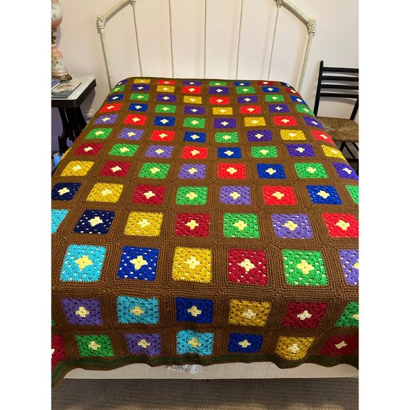 Large crocheted granny square blanket multicolored Size 106" x 90" - Picture 2 of 5